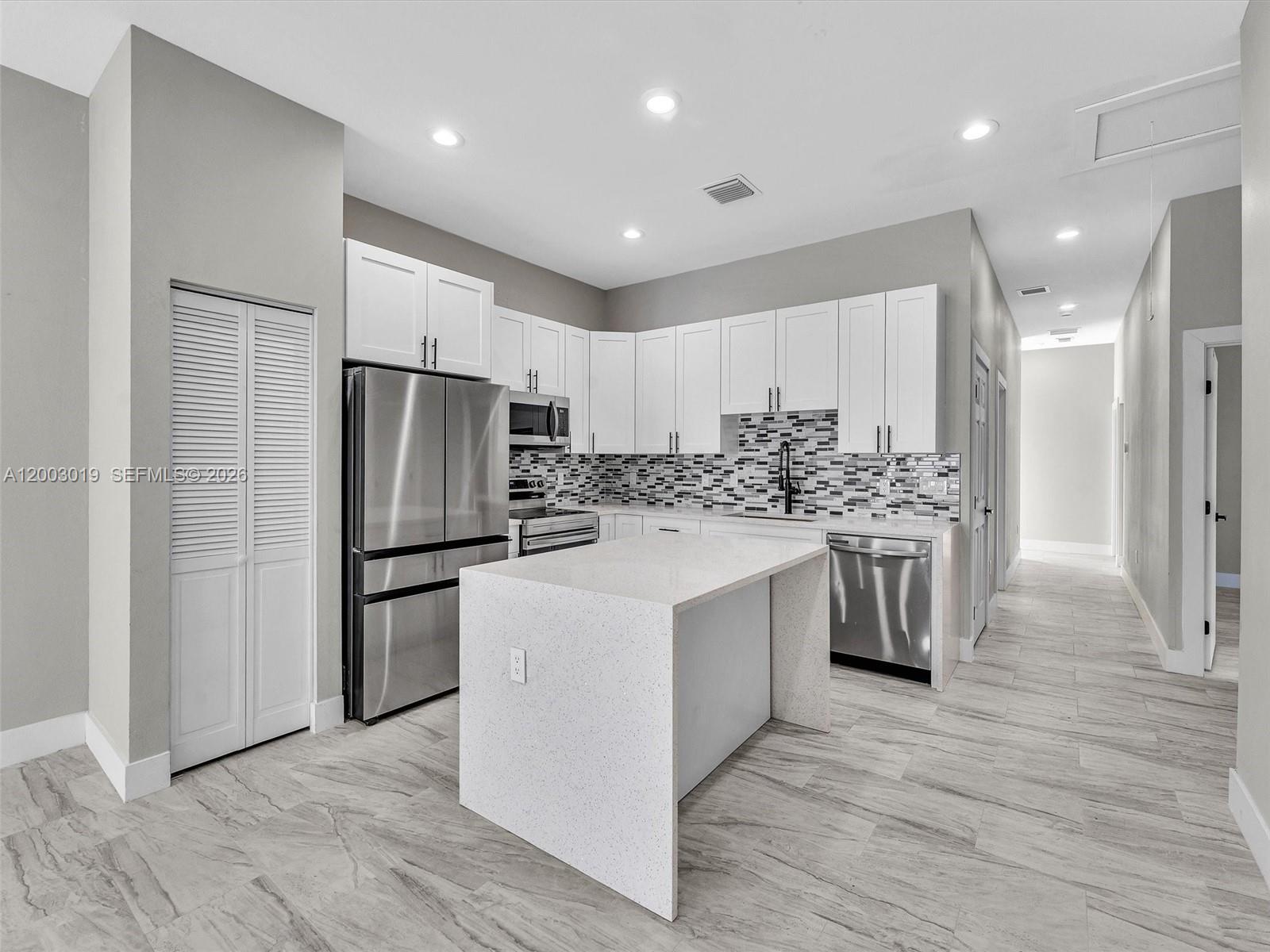   /  3378 sq. ft. $ 2026-04-17 0 Photo