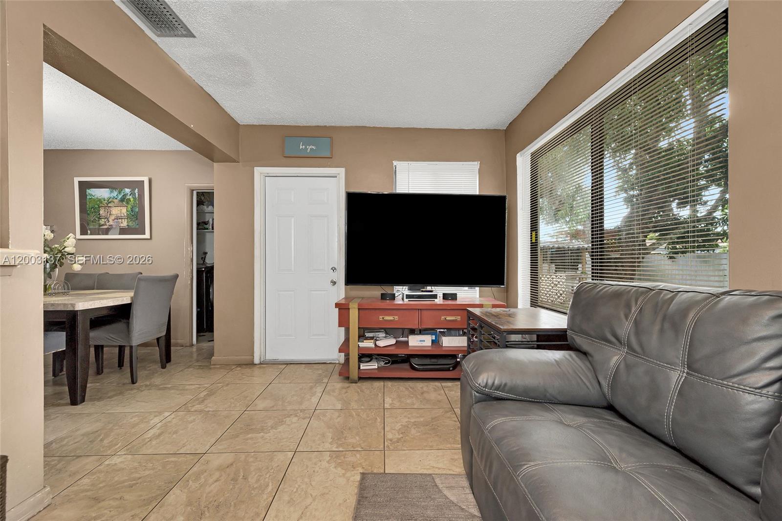 Ver detalles 2630 3 / 2 1360 sq. ft. $ 2026-09-11 0 foto