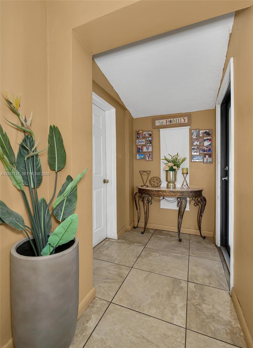 Ver detalles 2630 3 / 2 1360 sq. ft. $ 2026-09-11 0 foto