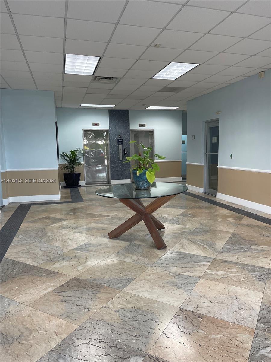 323  /   sq. ft. $ 2026-04-17 0 Photo