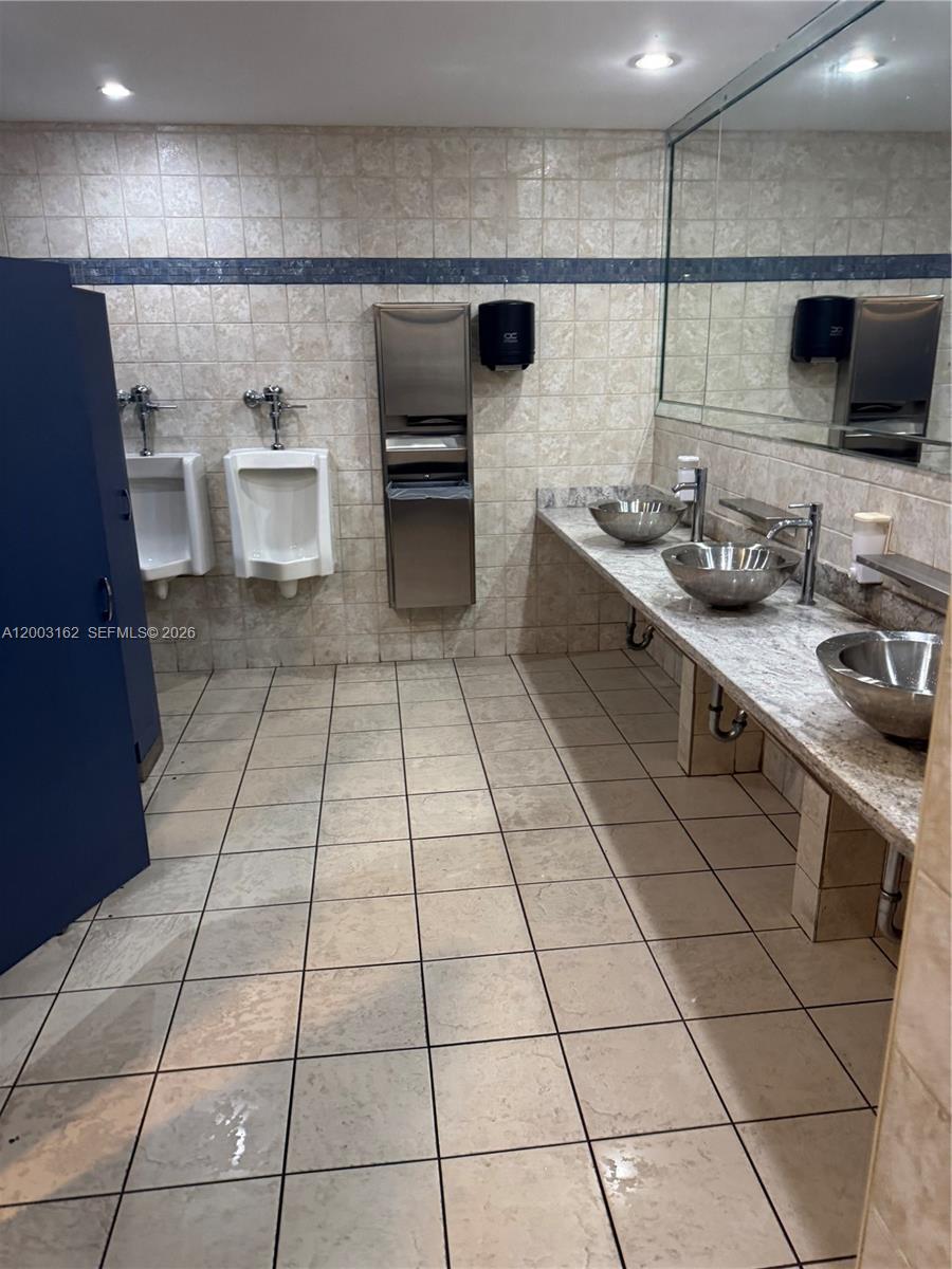 323  /   sq. ft. $ 2026-04-17 0 Photo