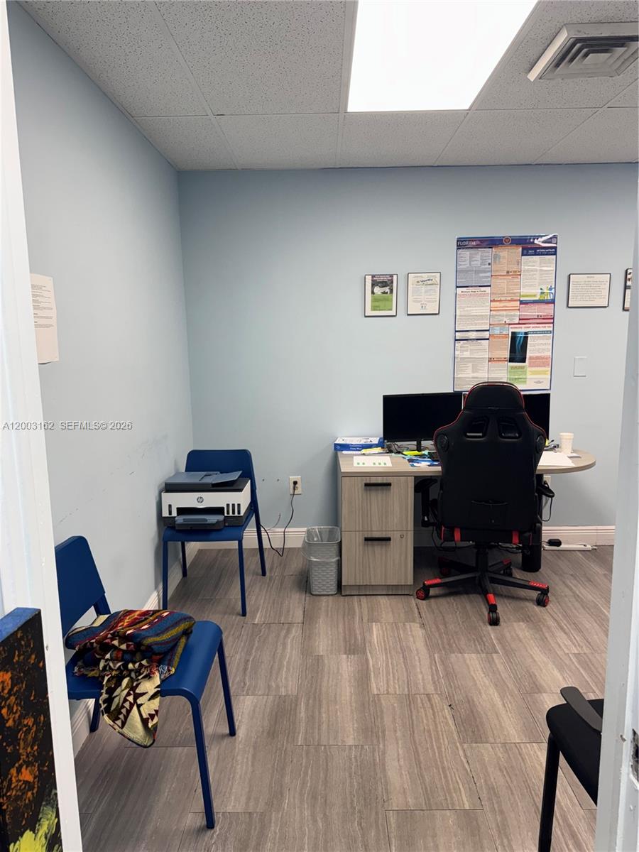 323  /   sq. ft. $ 2026-04-17 0 Photo