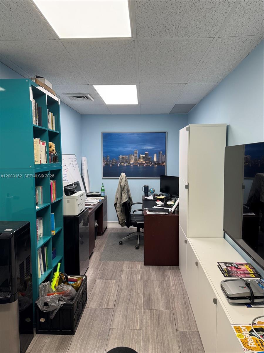 323  /   sq. ft. $ 2026-04-17 0 Photo