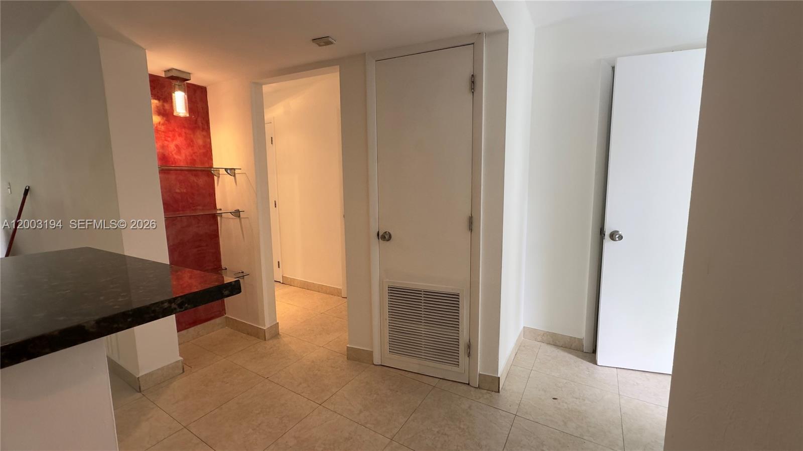 A110 1 / 2 898 sq. ft. $ 2026-04-17 0 foto