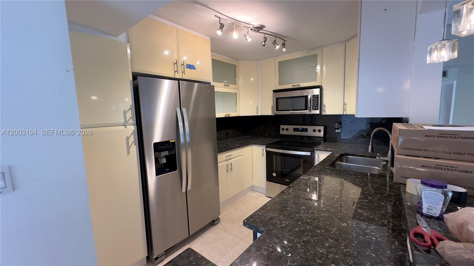 A110 1 / 2 898 sq. ft. $ 2026-04-17 0 foto