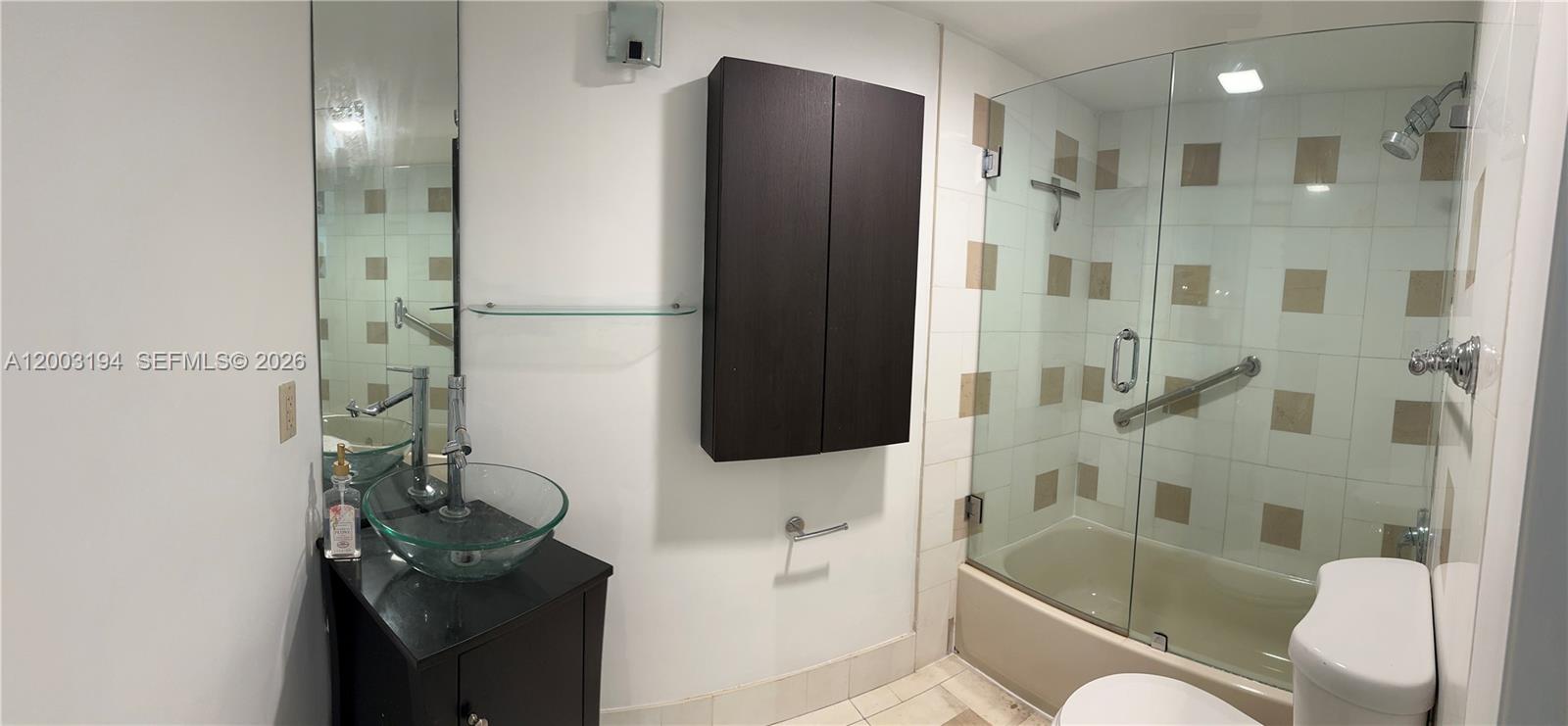 A110 1 / 2 898 sq. ft. $ 2026-04-17 0 foto