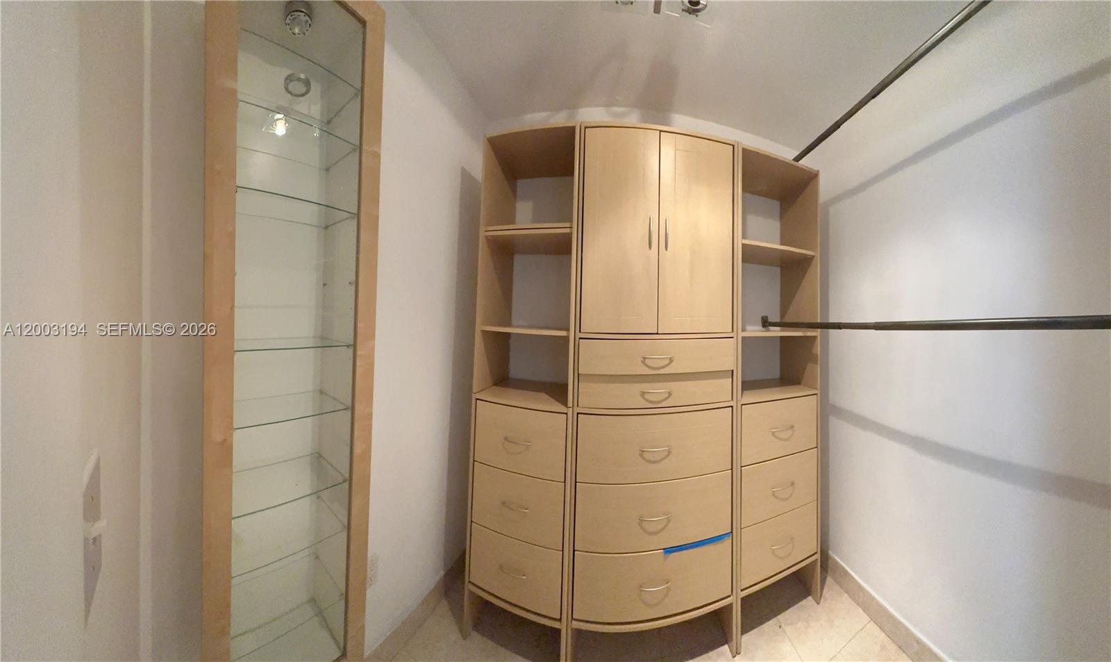 A110 1 / 2 898 sq. ft. $ 2026-04-17 0 foto