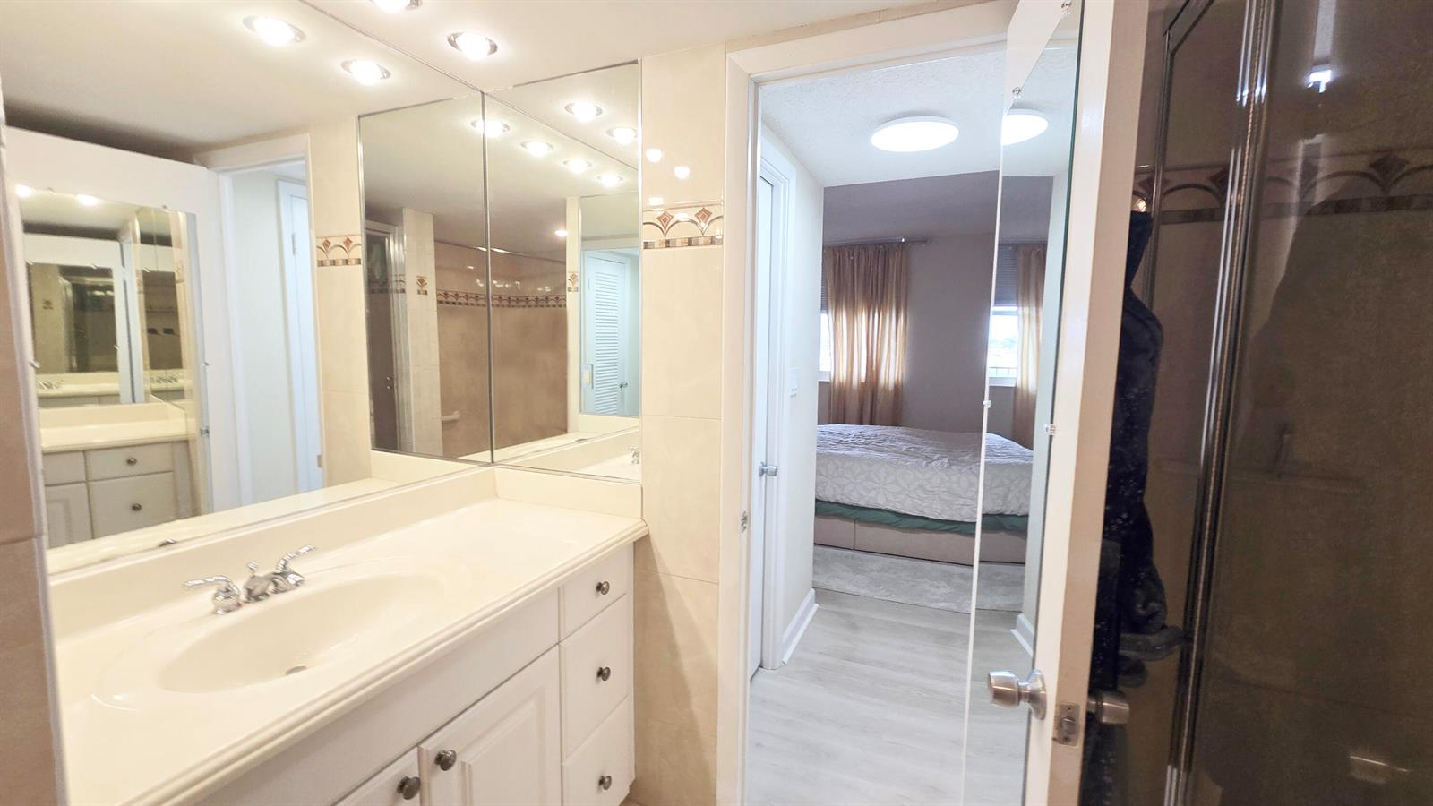 Photo of 1400 Ocean  #505, Hollywood, Florida, 33019 - Bath2