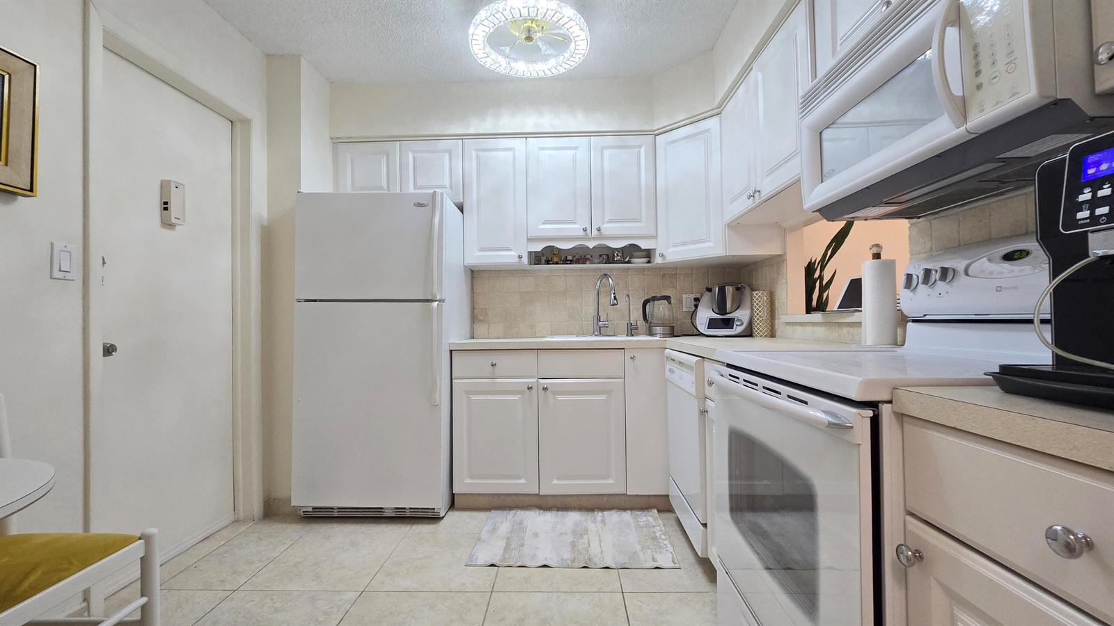 Photo of 1400 Ocean  #505, Hollywood, Florida, 33019 - Kitchen1