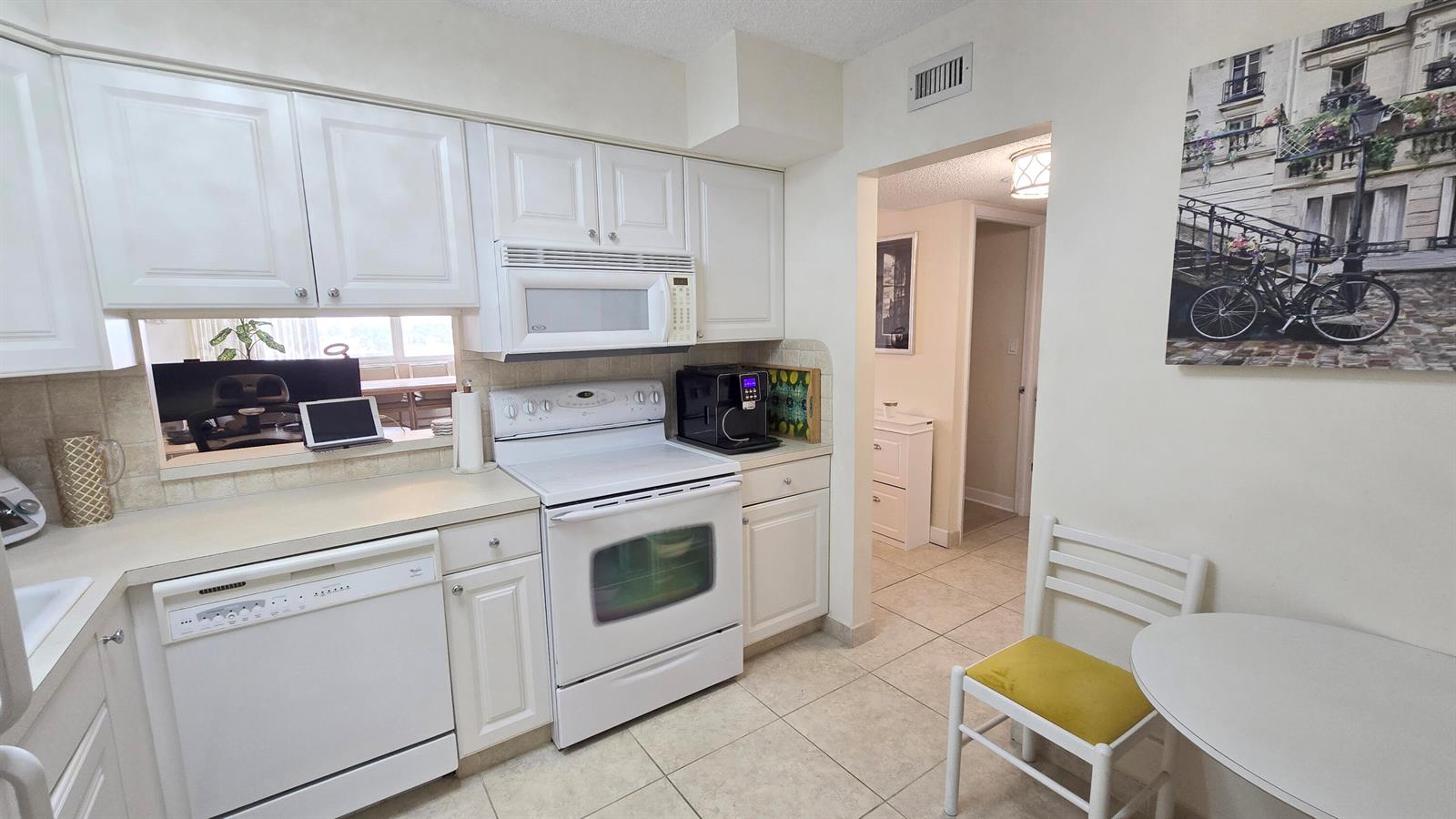 Photo of 1400 Ocean  #505, Hollywood, Florida, 33019 - Kitchen2