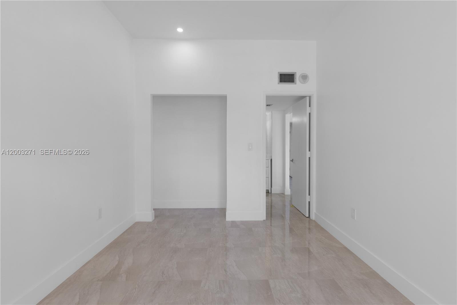 Photo of 3731 Country Club Dr  #124, Aventura, Florida, 33180 - 