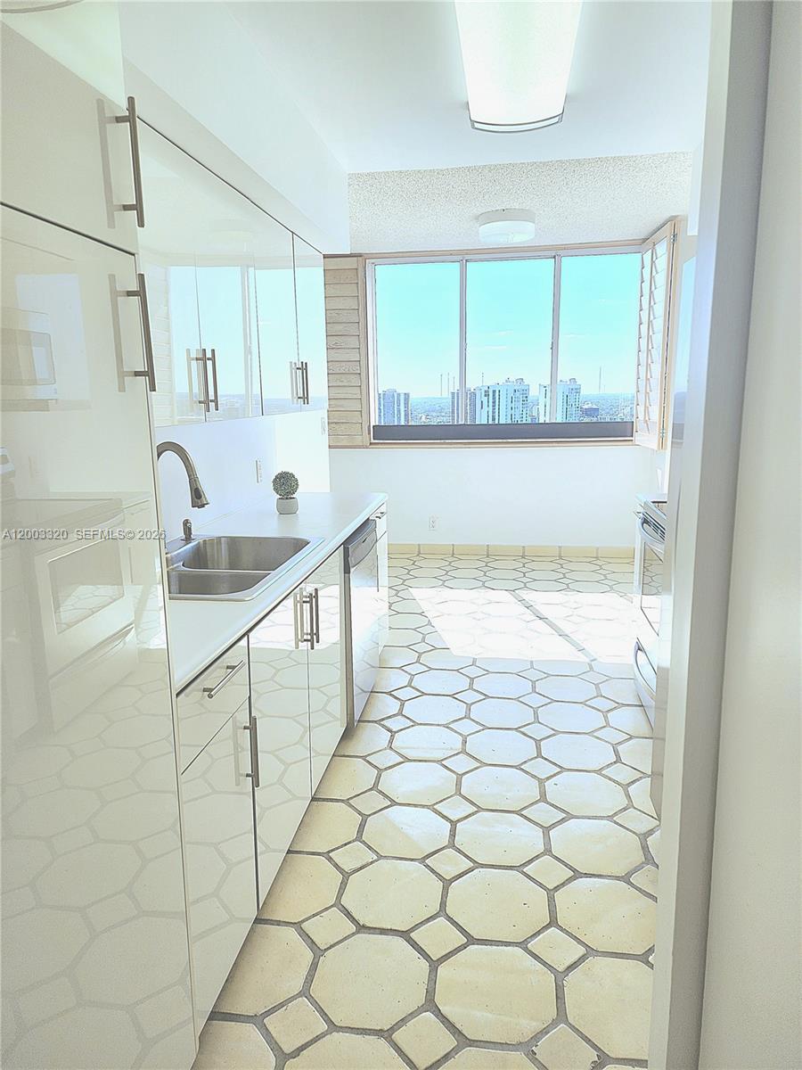 Photo of 20185 Country Club Dr  #2505, Aventura, Florida, 33180 - 