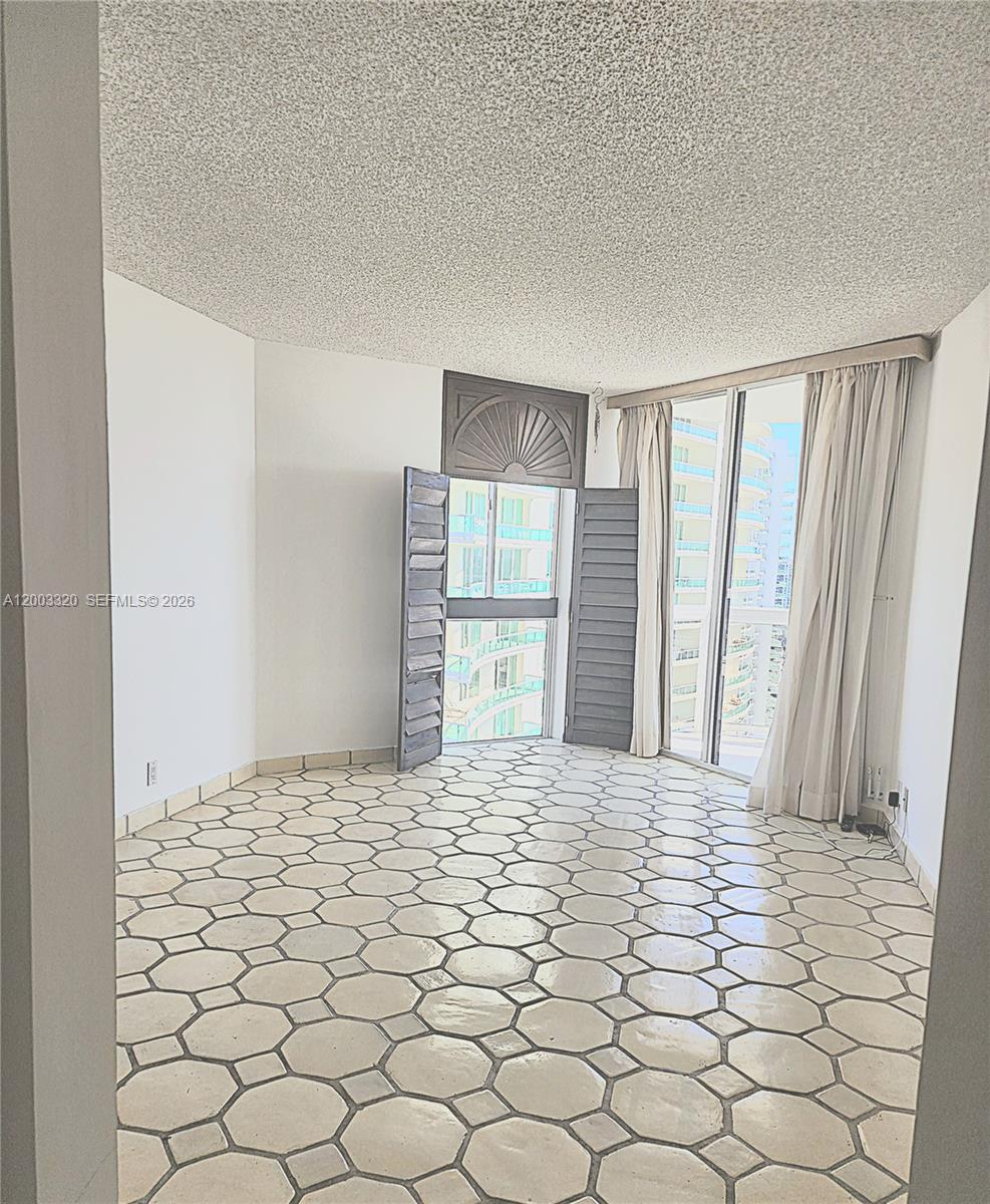 Photo of 20185 Country Club Dr  #2505, Aventura, Florida, 33180 - 