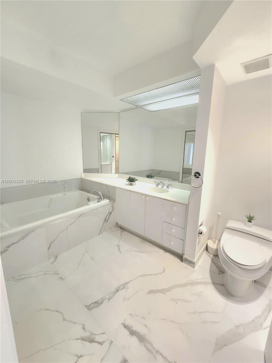 Photo of 20185 Country Club Dr  #2505, Aventura, Florida, 33180 - 