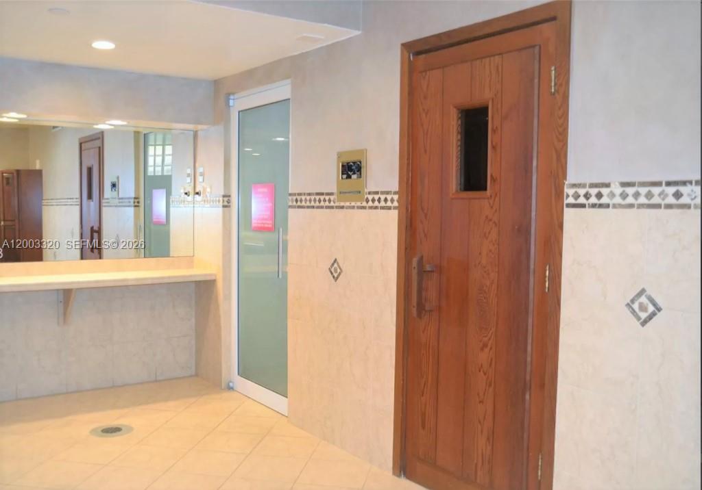 Photo of 20185 Country Club Dr  #2505, Aventura, Florida, 33180 - 