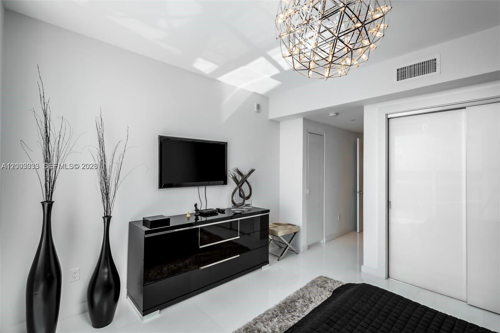 Photo of 2711 Ocean Dr  #2304, Hollywood, Florida, 33019 - 