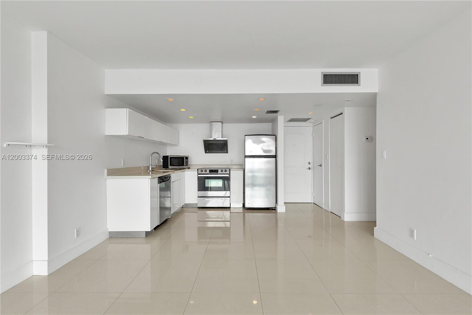1002 1 / 2 991 sq. ft. $ 2026-04-17 0 Photo