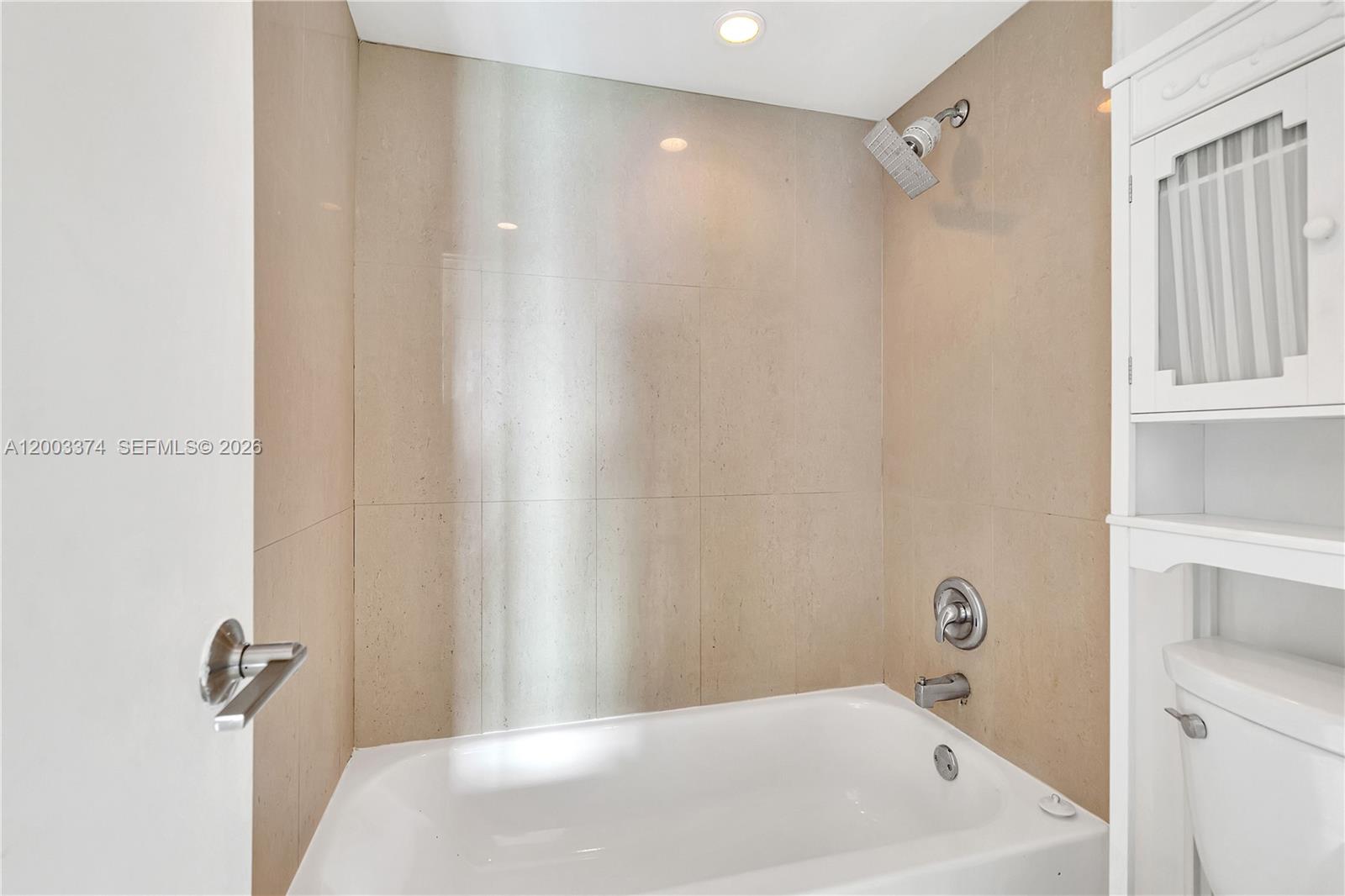 1002 1 / 2 991 sq. ft. $ 2026-04-17 0 Photo