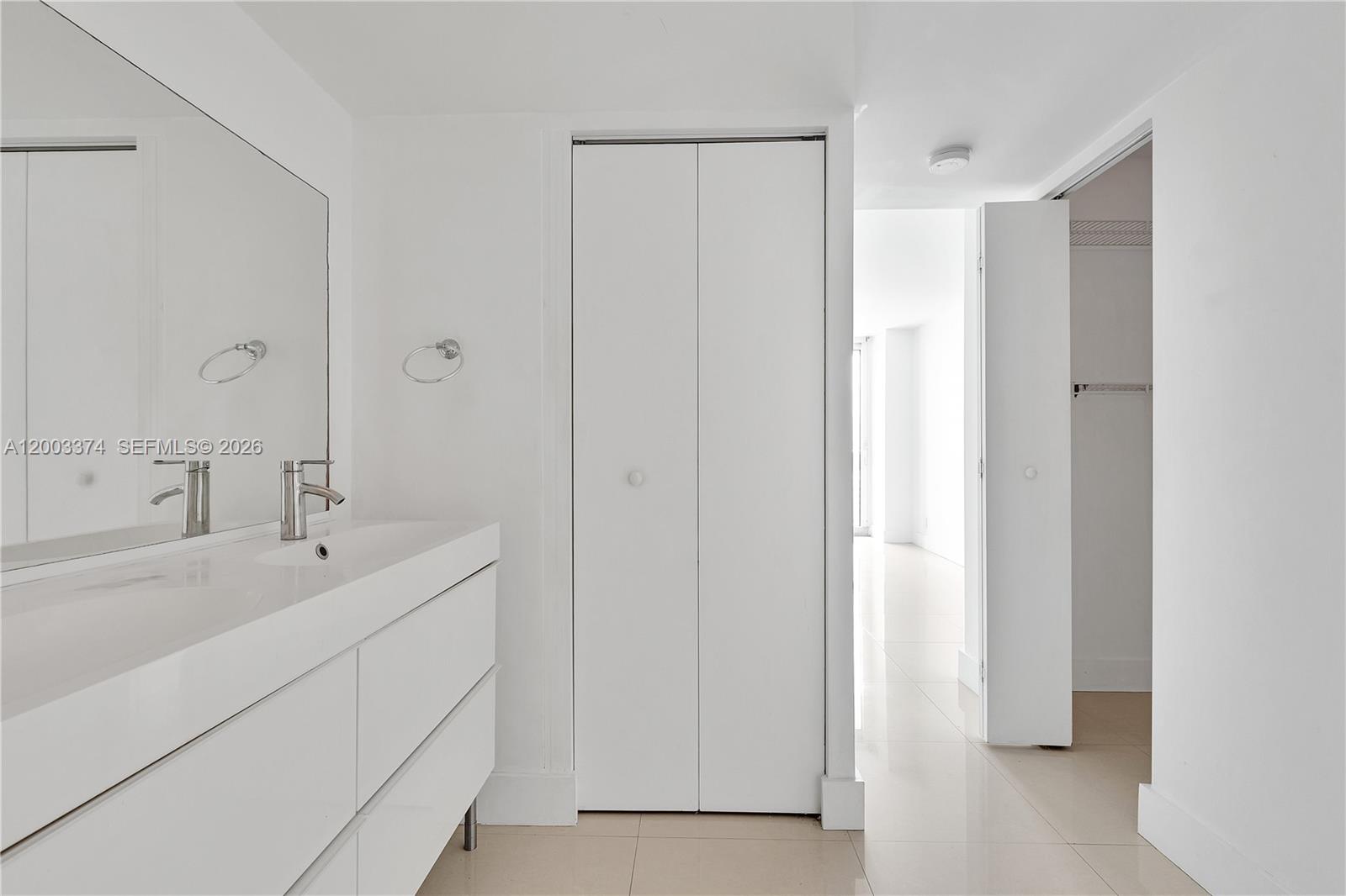 1002 1 / 2 991 sq. ft. $ 2026-04-17 0 Photo