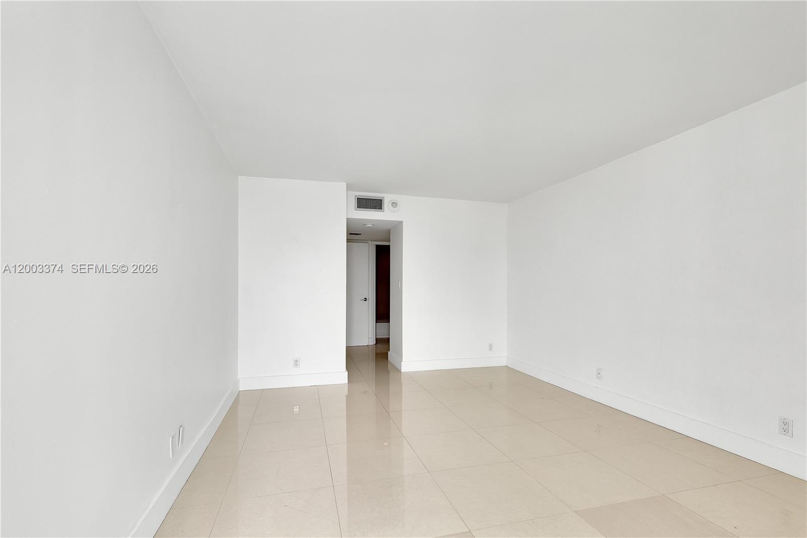 1002 1 / 2 991 sq. ft. $ 2026-04-17 0 Photo