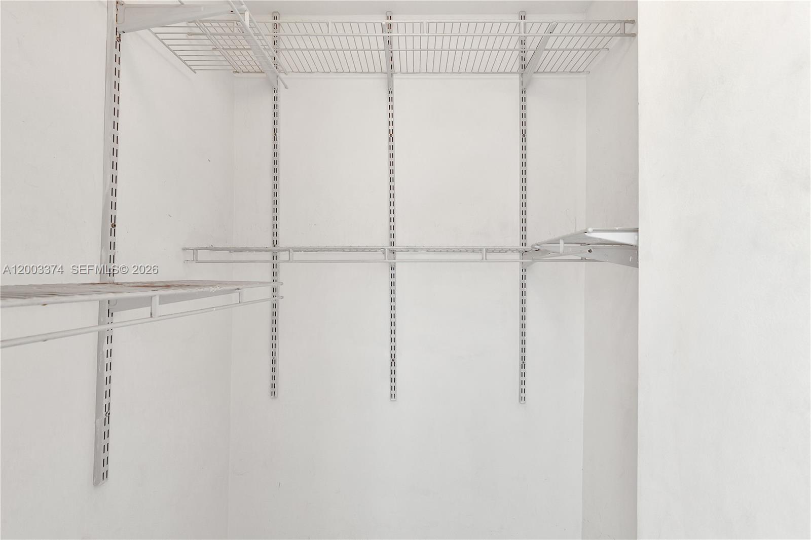 1002 1 / 2 991 sq. ft. $ 2026-04-17 0 Photo