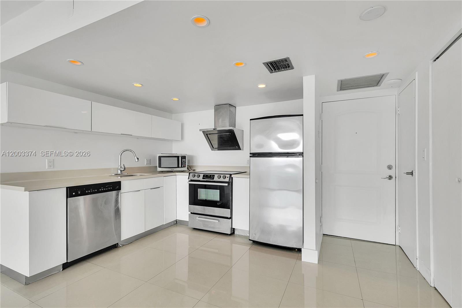 1002 1 / 2 991 sq. ft. $ 2026-04-17 0 Photo