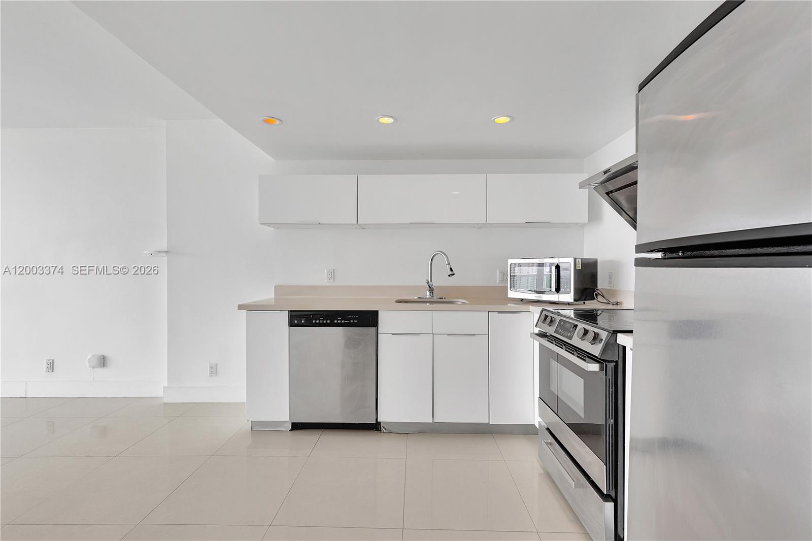 1002 1 / 2 991 sq. ft. $ 2026-04-17 0 Photo