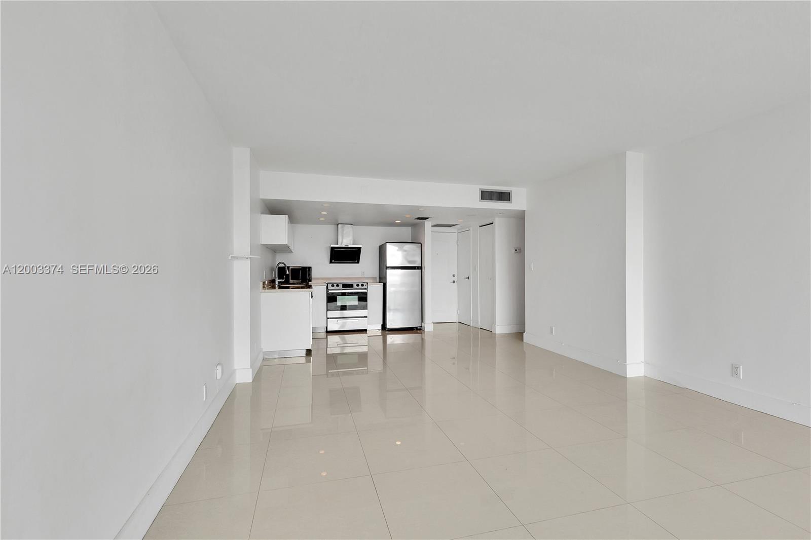 1002 1 / 2 991 sq. ft. $ 2026-04-17 0 Photo