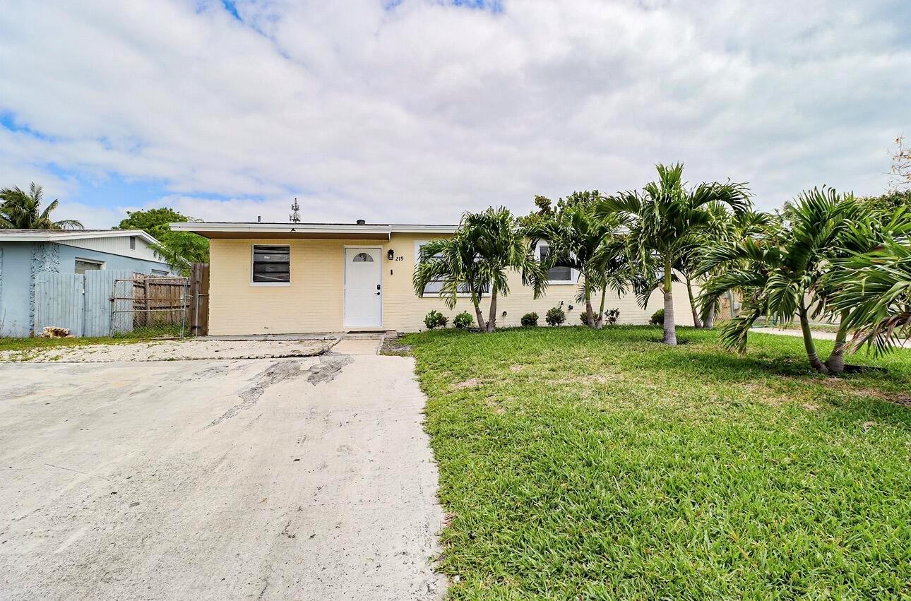 Ver detalles 219 4 / 1 1386 sq. ft. $ 2026-08-01 0 foto