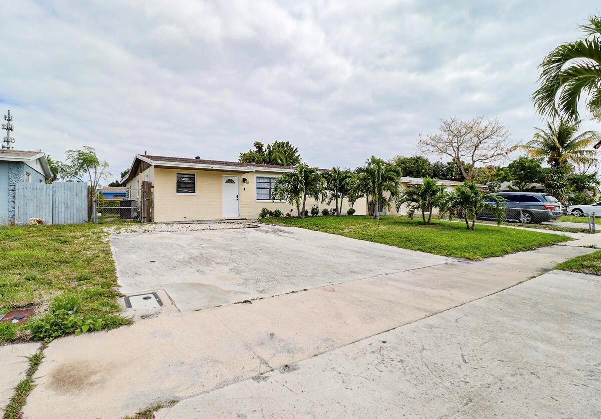 Ver detalles 219 4 / 1 1386 sq. ft. $ 2026-08-01 0 foto