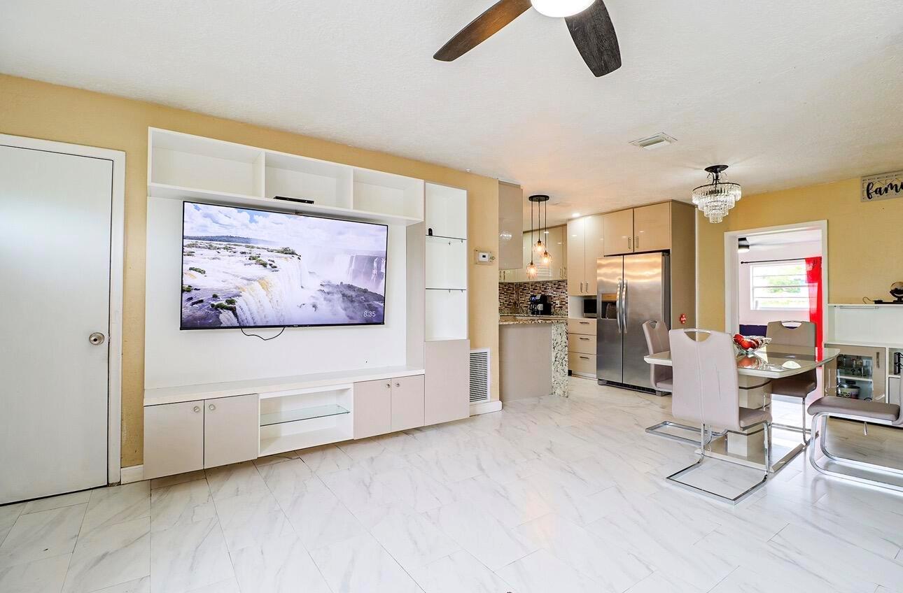 Ver detalles 219 4 / 1 1386 sq. ft. $ 2026-08-01 0 foto