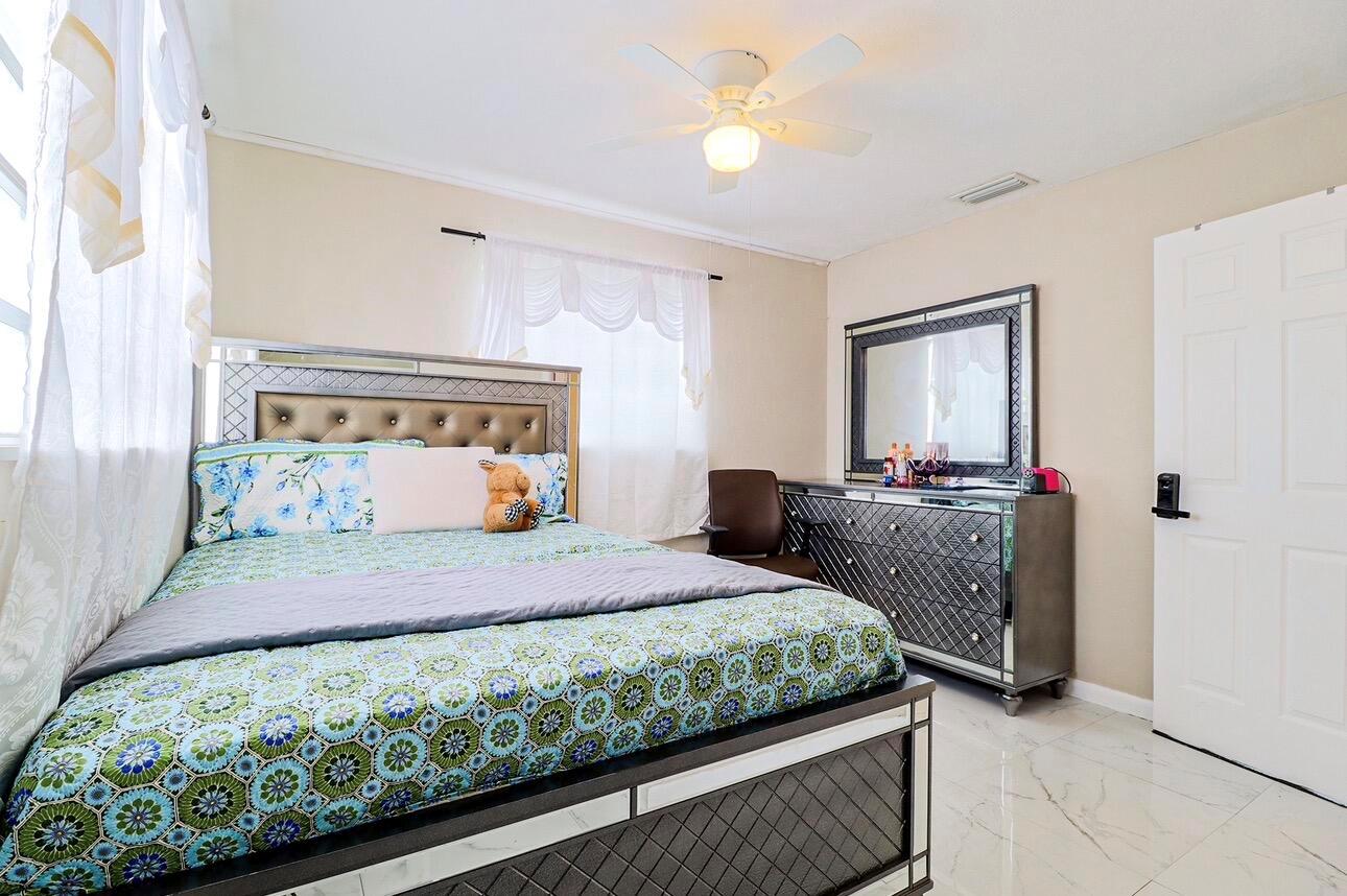 Ver detalles 219 4 / 1 1386 sq. ft. $ 2026-08-01 0 foto