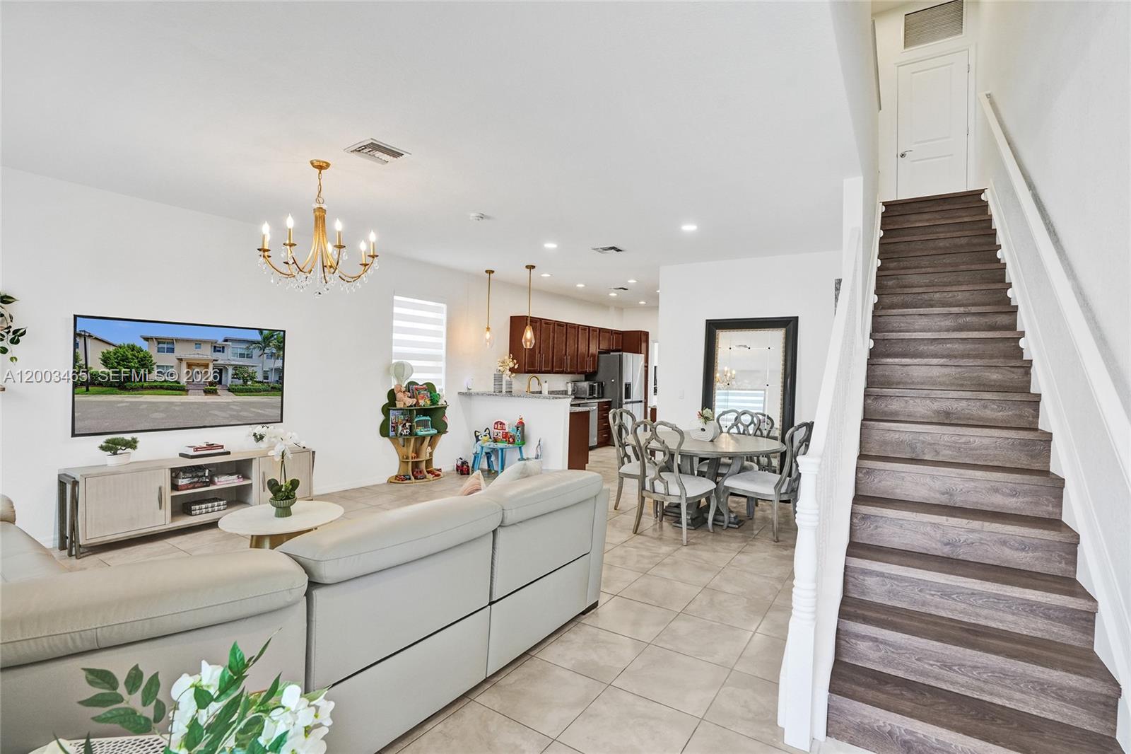 4002 3 / 3 1561 sq. ft. $ 2026-04-18 0 Photo