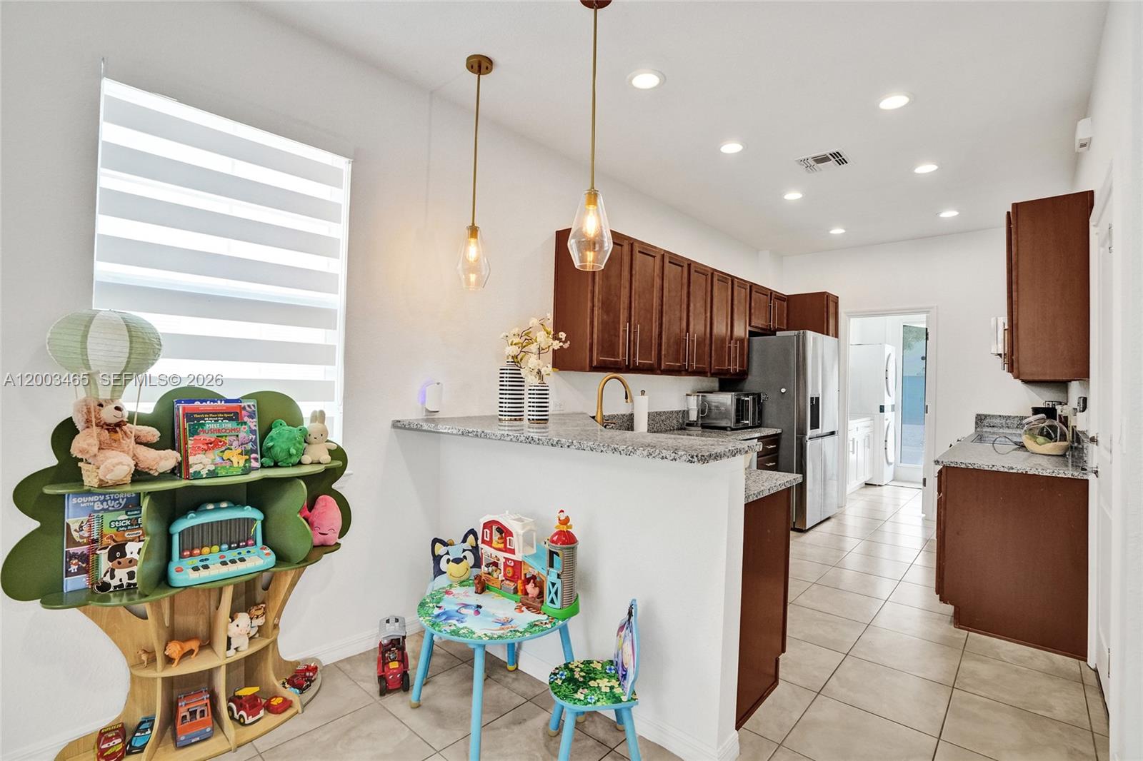 4002 3 / 3 1561 sq. ft. $ 2026-04-18 0 Photo