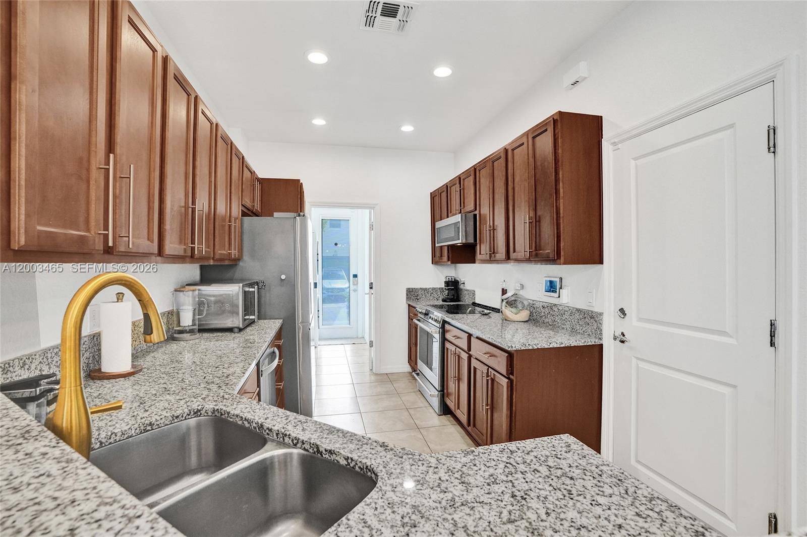 4002 3 / 3 1561 sq. ft. $ 2026-04-18 0 Photo