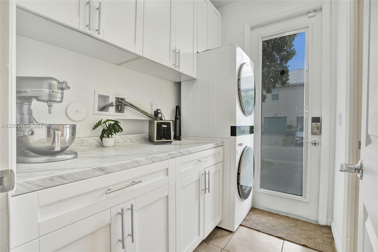 4002 3 / 3 1561 sq. ft. $ 2026-04-18 0 Photo