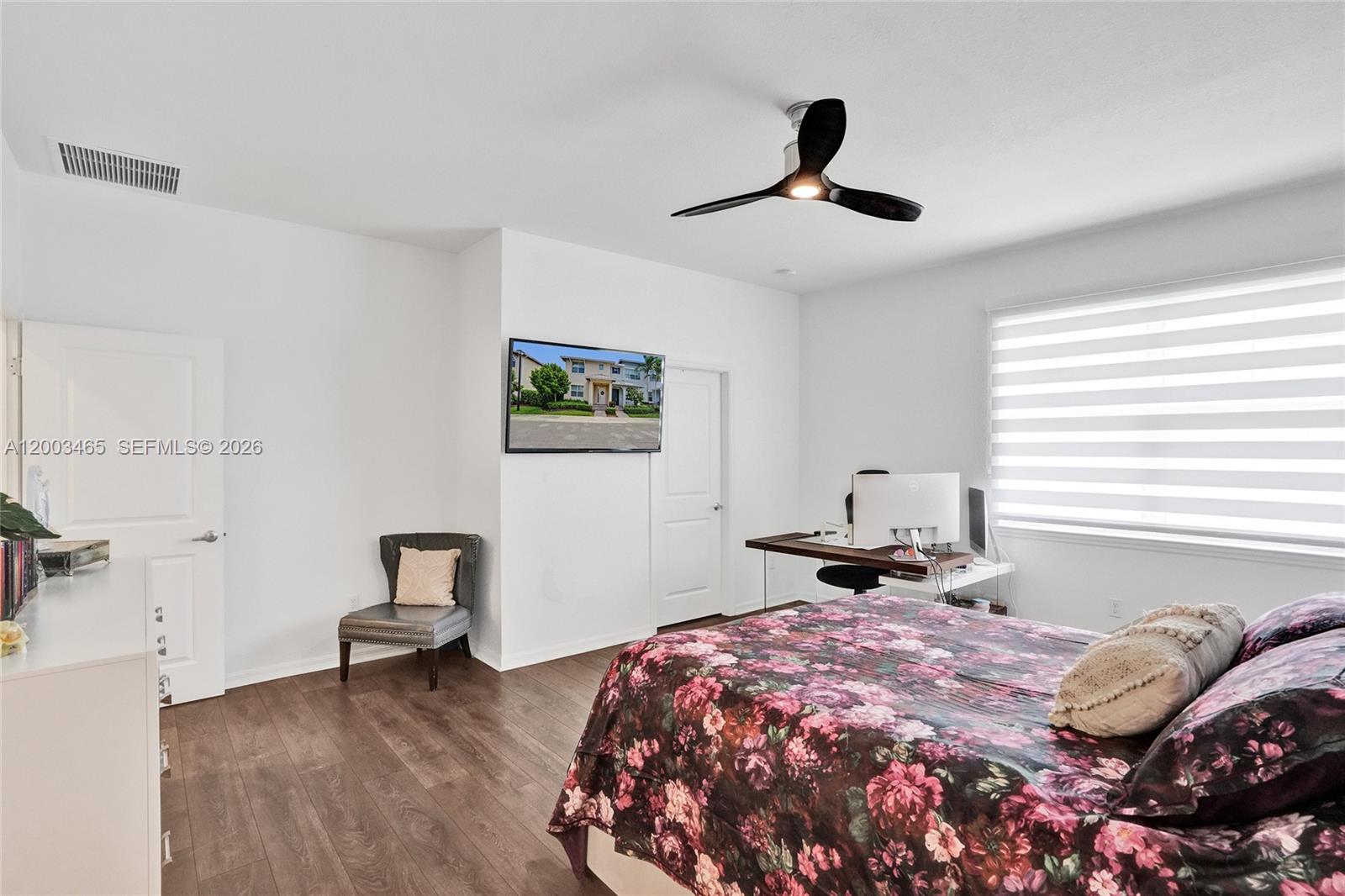 4002 3 / 3 1561 sq. ft. $ 2026-04-18 0 Photo