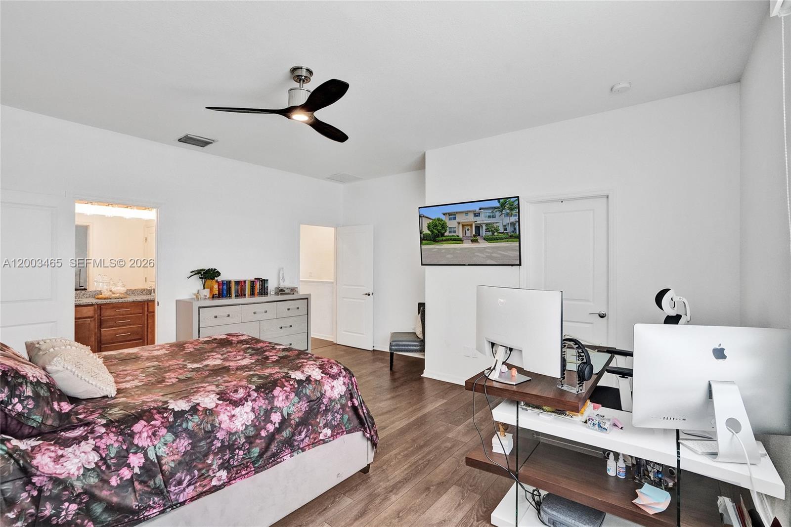 4002 3 / 3 1561 sq. ft. $ 2026-04-18 0 Photo