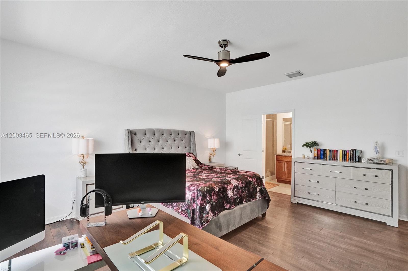 4002 3 / 3 1561 sq. ft. $ 2026-04-18 0 Photo