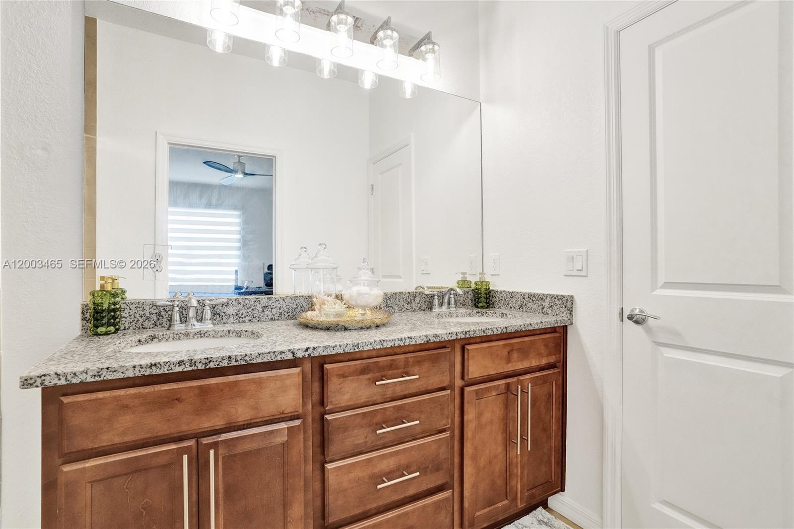 4002 3 / 3 1561 sq. ft. $ 2026-04-18 0 Photo