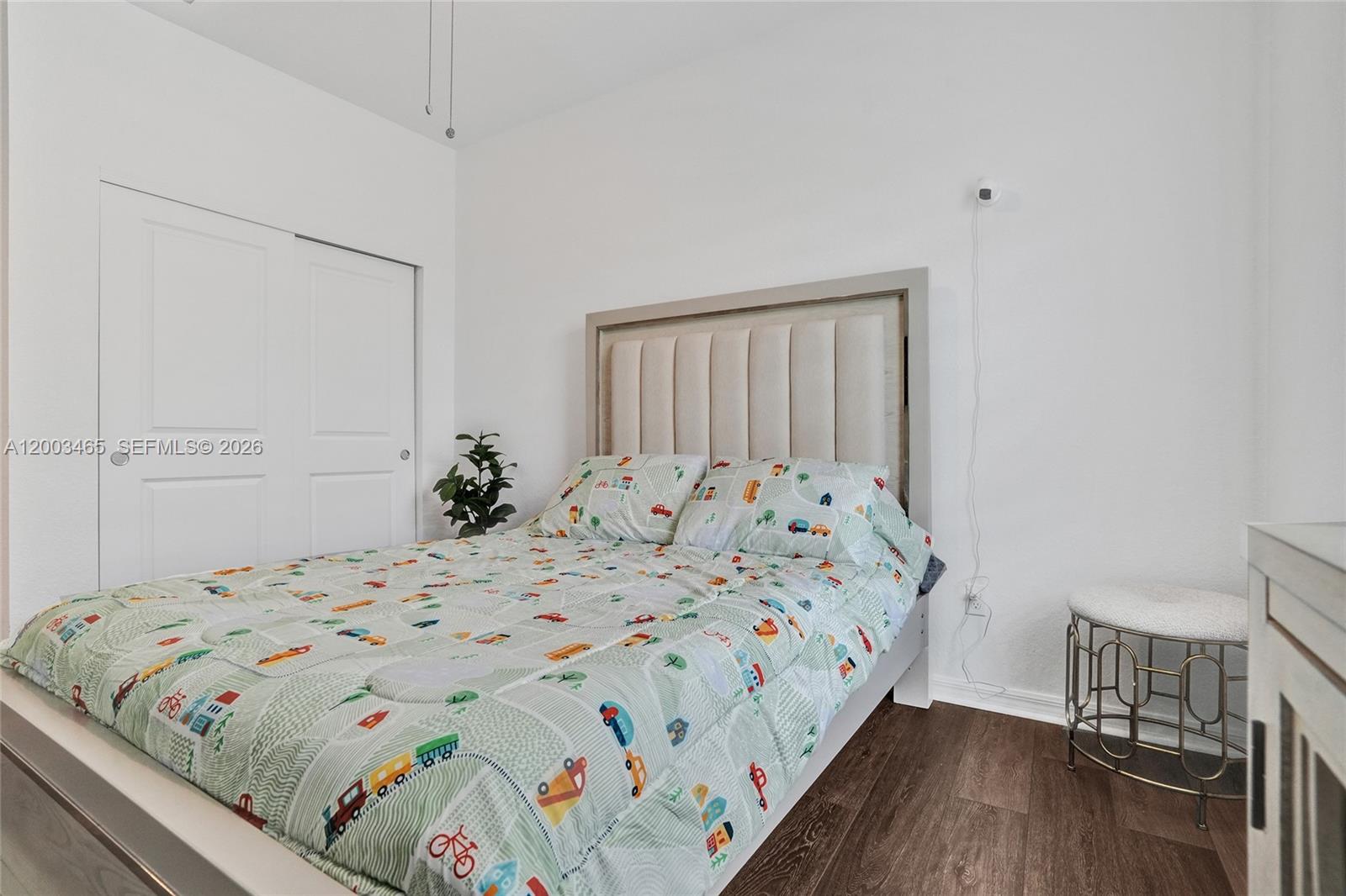 4002 3 / 3 1561 sq. ft. $ 2026-04-18 0 Photo