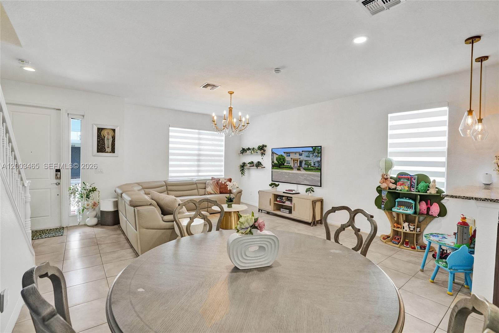 4002 3 / 3 1561 sq. ft. $ 2026-04-18 0 Photo