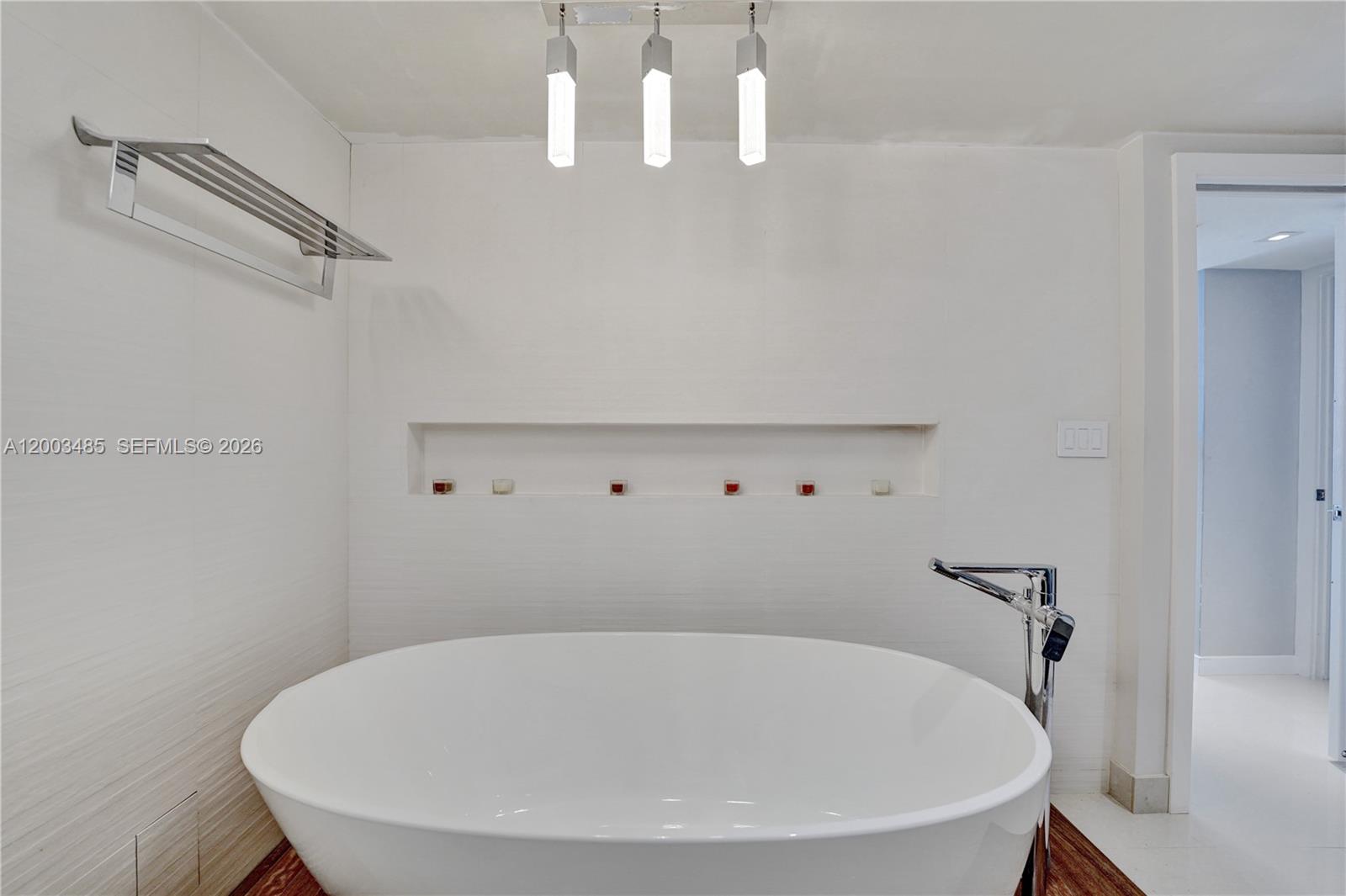 Photo of 2751 Ocean Dr  #908S, Hollywood, Florida, 33019 - 