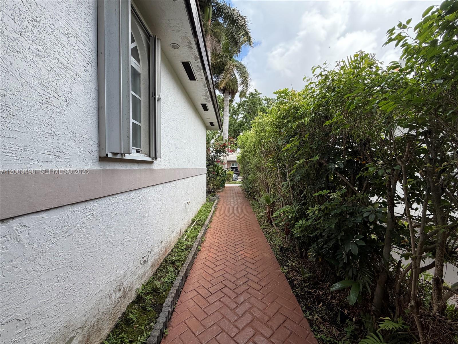 8746 3 / 2 1925 sq. ft. $ 2026-04-18 0 Photo