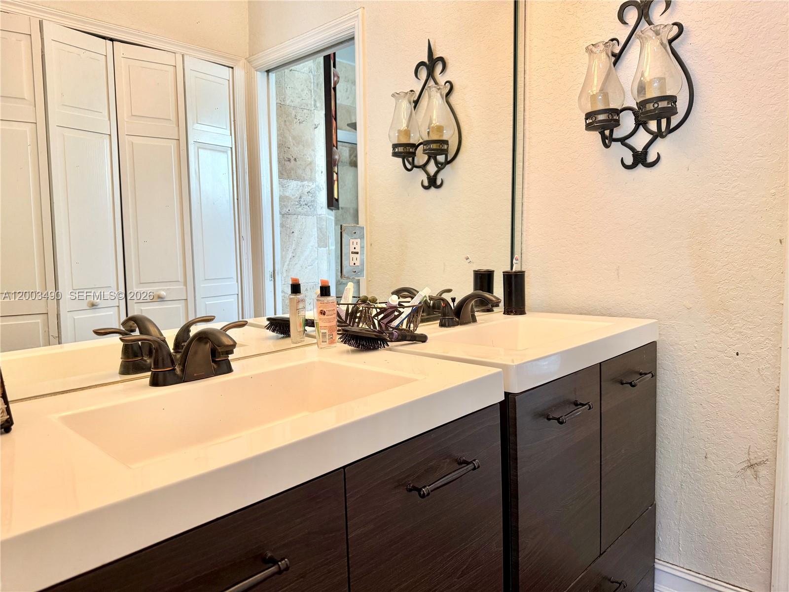 8746 3 / 2 1925 sq. ft. $ 2026-04-18 0 Photo