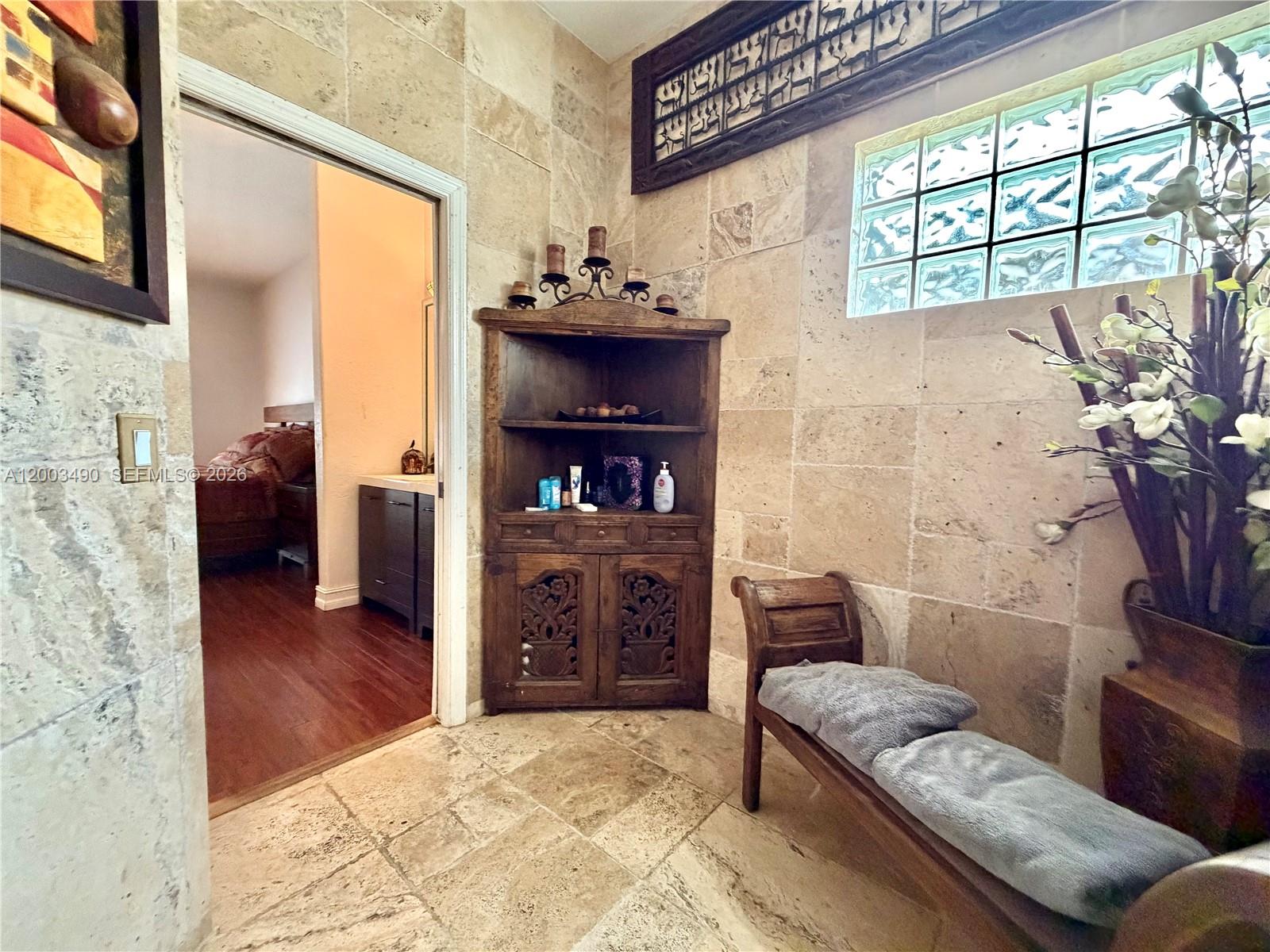 8746 3 / 2 1925 sq. ft. $ 2026-04-18 0 Photo