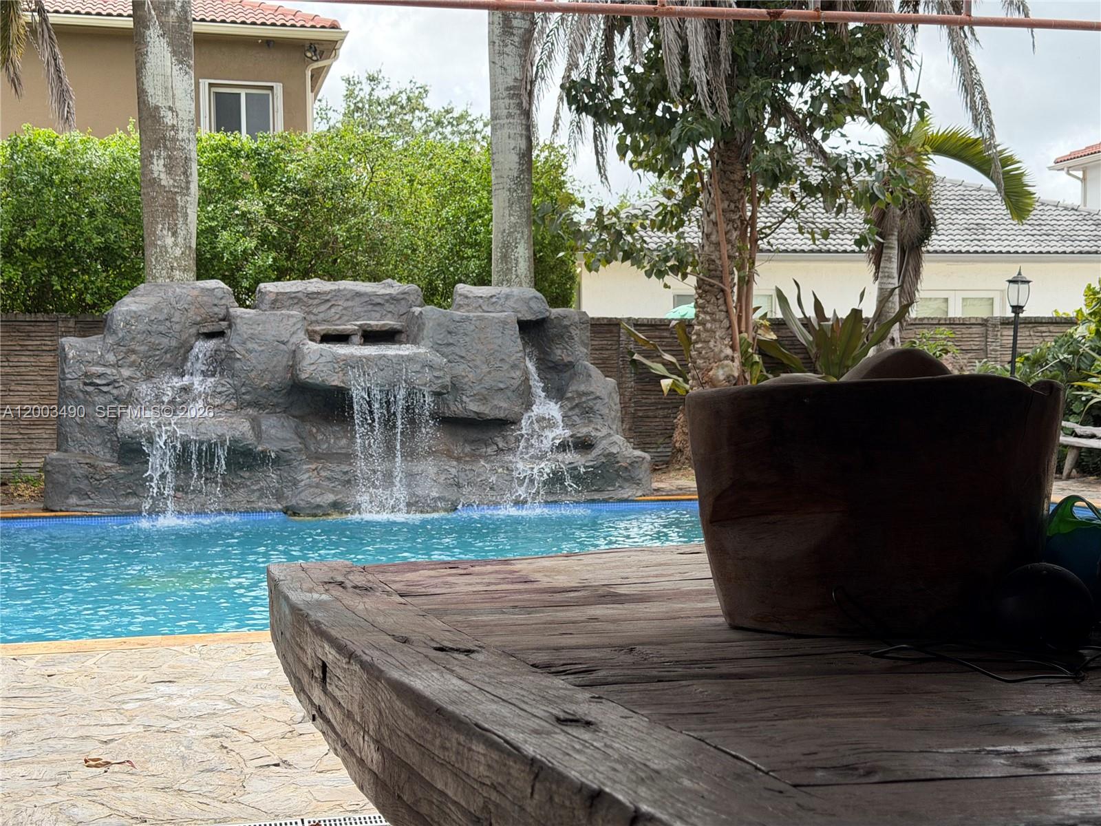 8746 3 / 2 1925 sq. ft. $ 2026-04-18 0 Photo