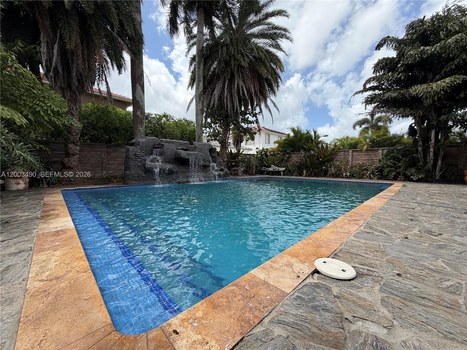 8746 3 / 2 1925 sq. ft. $ 2026-04-18 0 Photo