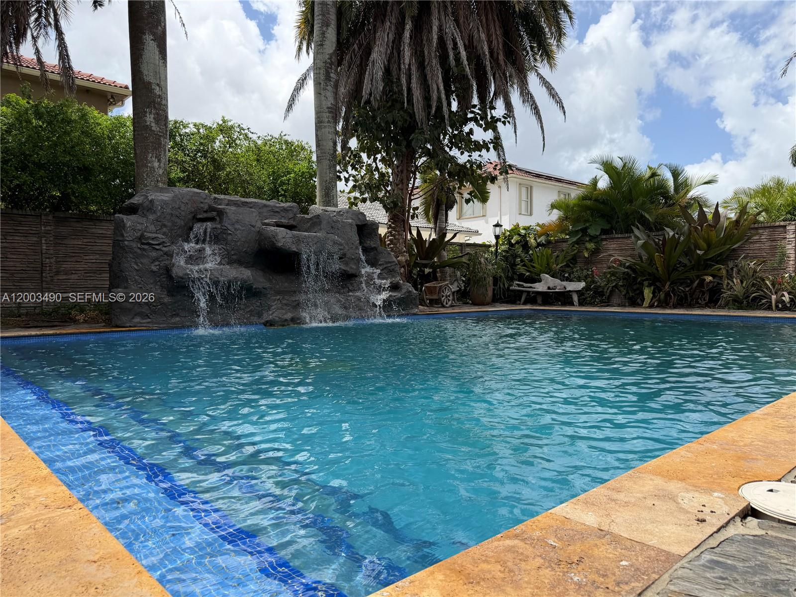 8746 3 / 2 1925 sq. ft. $ 2026-04-18 0 Photo