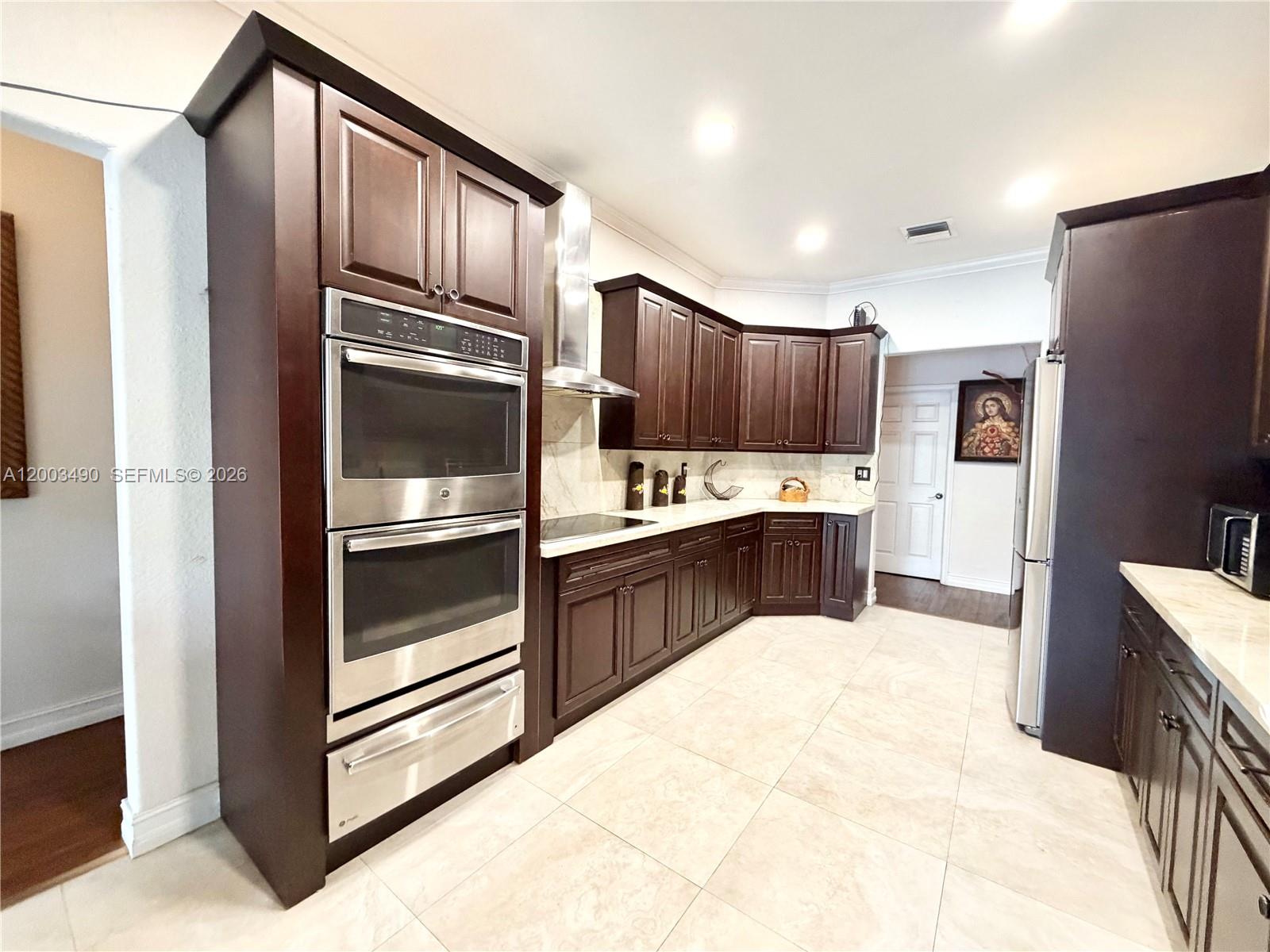 8746 3 / 2 1925 sq. ft. $ 2026-04-18 0 Photo